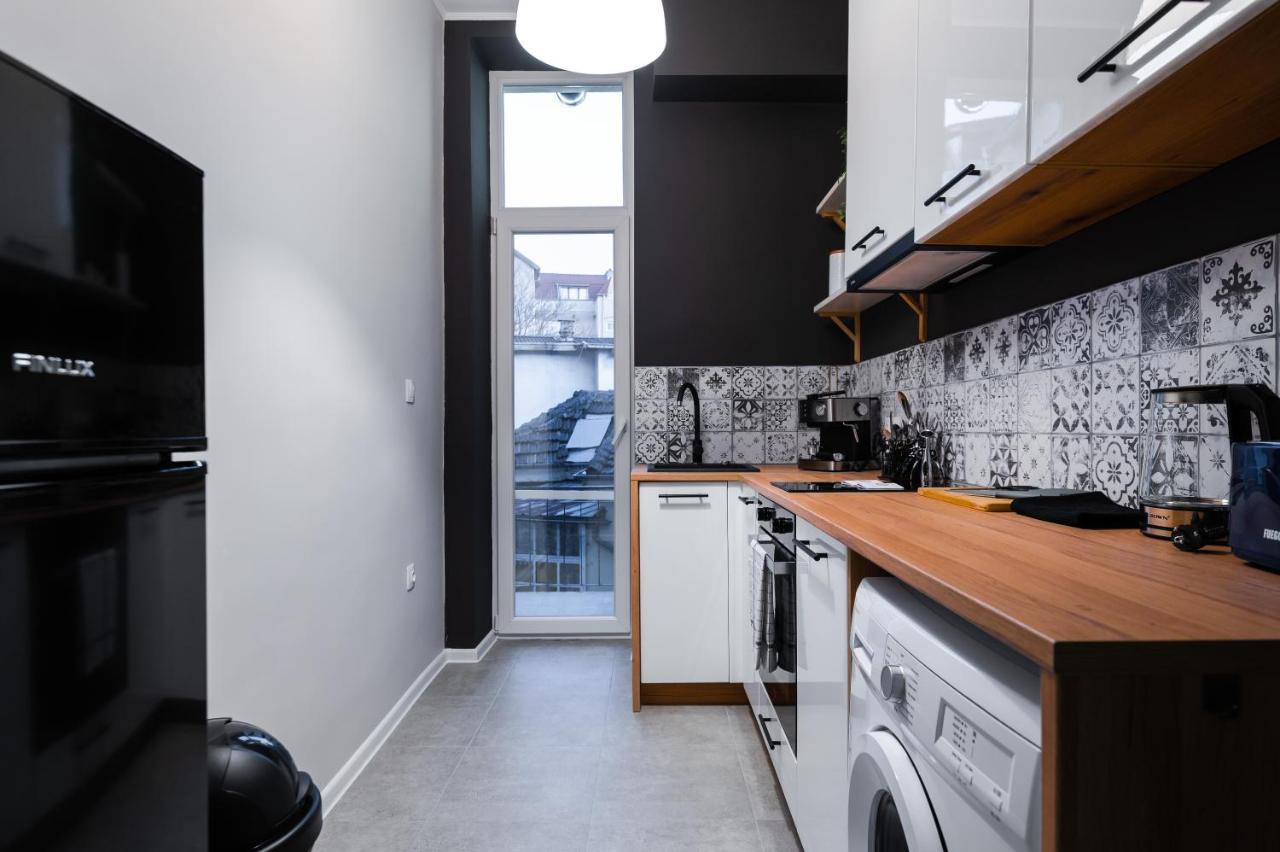 New Black & White - 2Bdr Apartment With Balcony Szófia Kültér fotó