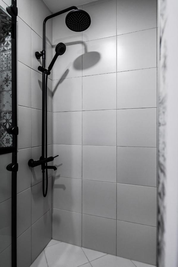 New Black & White - 2Bdr Apartment With Balcony Szófia Kültér fotó